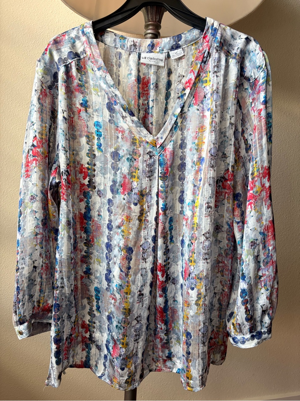 Liz Claiborne Petite Watercolor Abstract V-Neck Blouse Size PL]